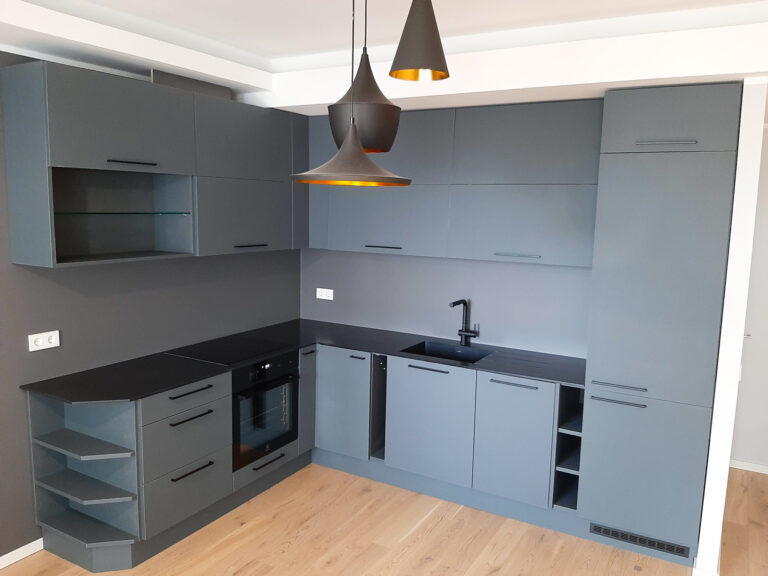 Köögimööbel Fenix NTM ja Staron tehiskivi